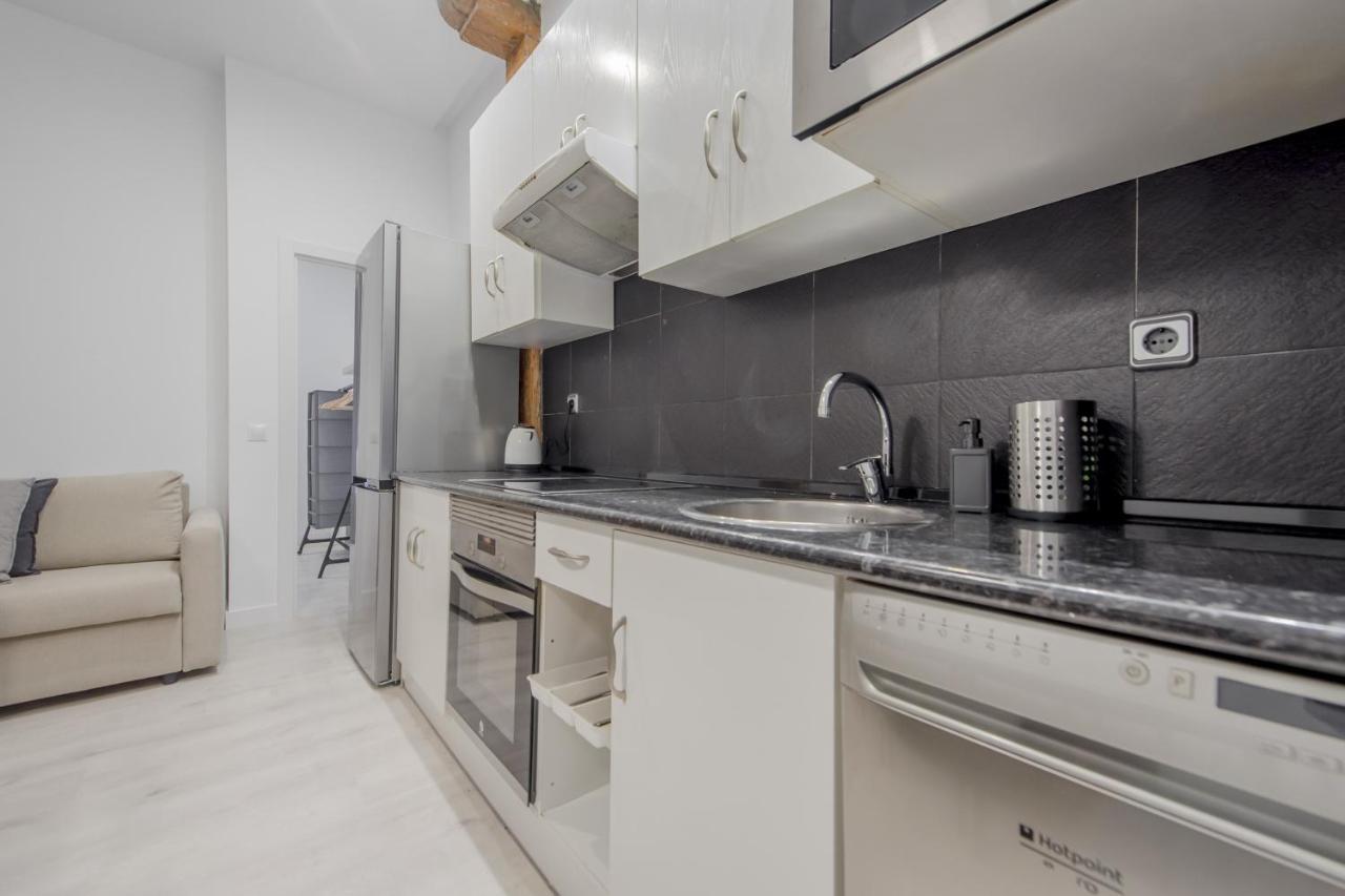 Cool/Soho Style Apt Para 9Pax C/Luciente Madrid Exterior photo