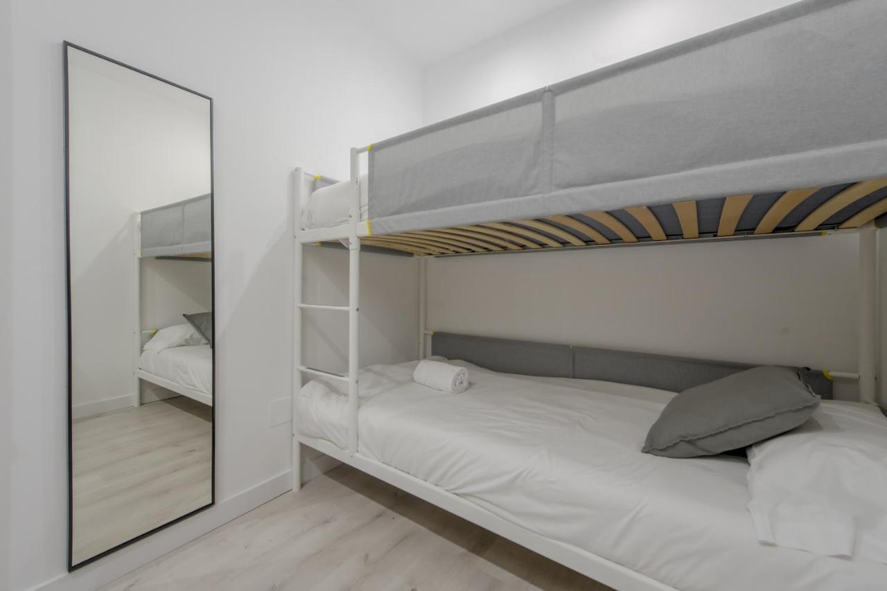 Cool/Soho Style Apt Para 9Pax C/Luciente Madrid Exterior photo